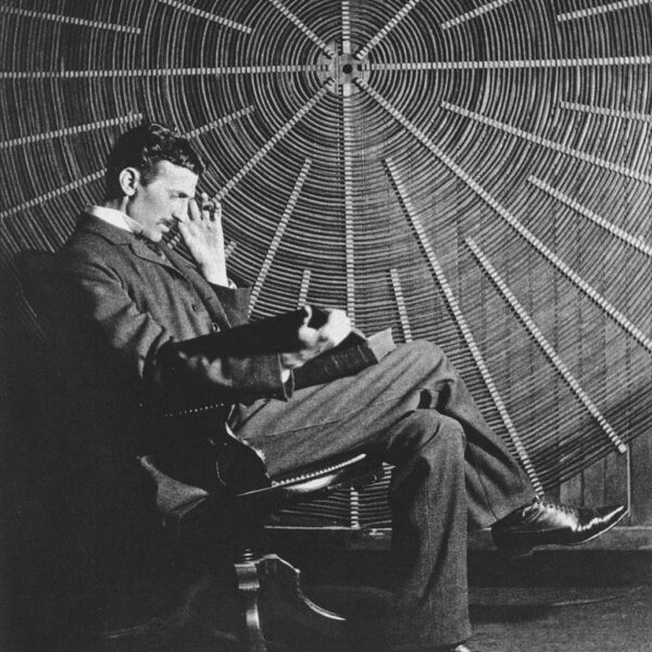 La fascinante historia de Nikola Tesla: descubre su vida y legado sin límites